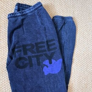 FREECITY jogger sweatpants Navy Space Dust Dove Logo. Size S